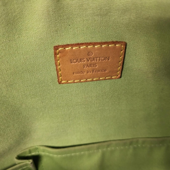 Louis Vuitton - Picture 6 of 8